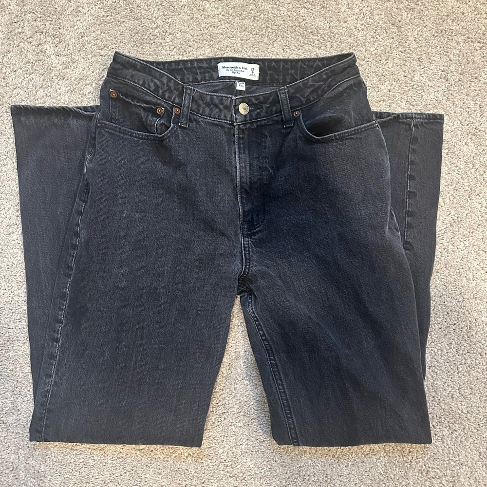 Abercrombie 90’s relaxed Jean High Rise Curve Love Black Jeans